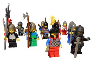 12 LEGO® Ritter Figuren mit Waffen und Zubehör
